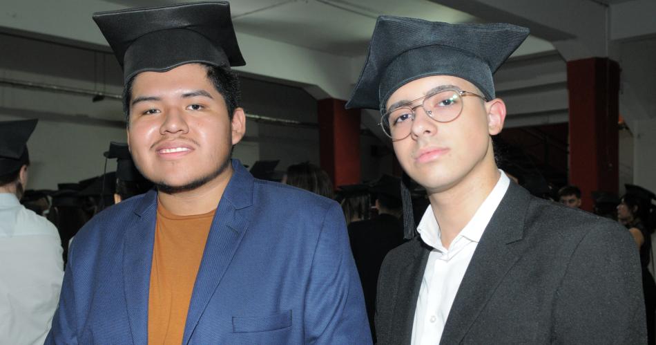 ASICANA VIVIOacute SU NOCHE DE EGRESADOS CON UN EMOTIVO ACTO