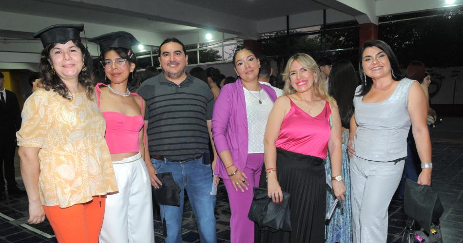 ASICANA VIVIOacute SU NOCHE DE EGRESADOS CON UN EMOTIVO ACTO