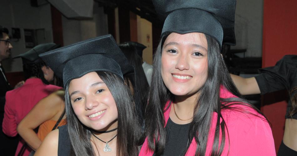 ASICANA VIVIOacute SU NOCHE DE EGRESADOS CON UN EMOTIVO ACTO