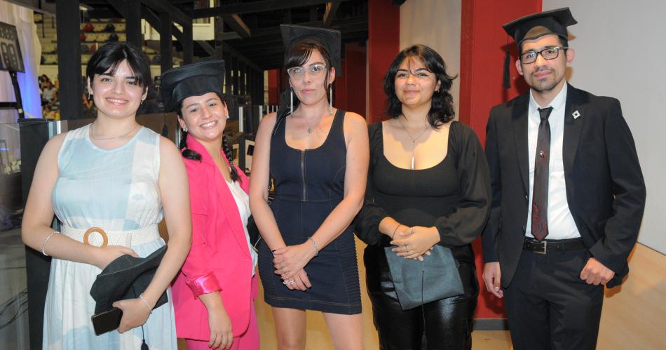 ASICANA VIVIOacute SU NOCHE DE EGRESADOS CON UN EMOTIVO ACTO