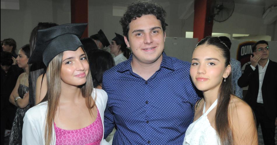 ASICANA VIVIOacute SU NOCHE DE EGRESADOS CON UN EMOTIVO ACTO