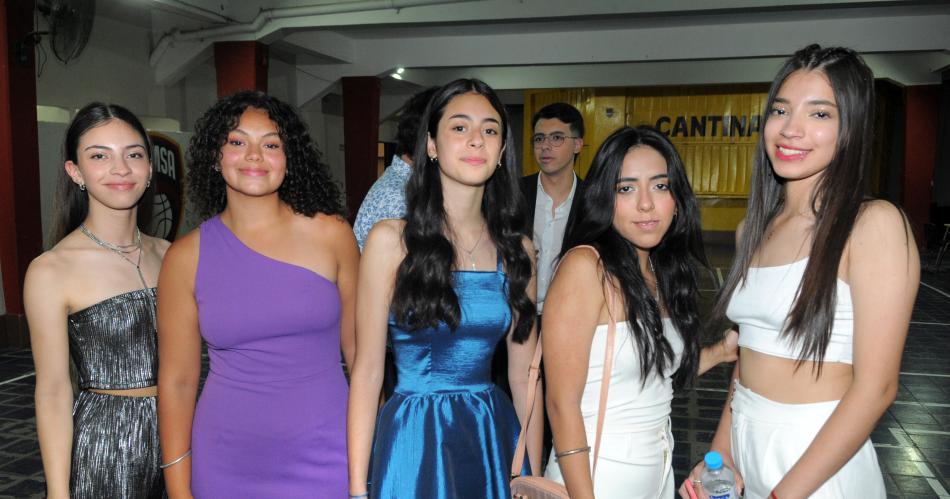 ASICANA VIVIOacute SU NOCHE DE EGRESADOS CON UN EMOTIVO ACTO