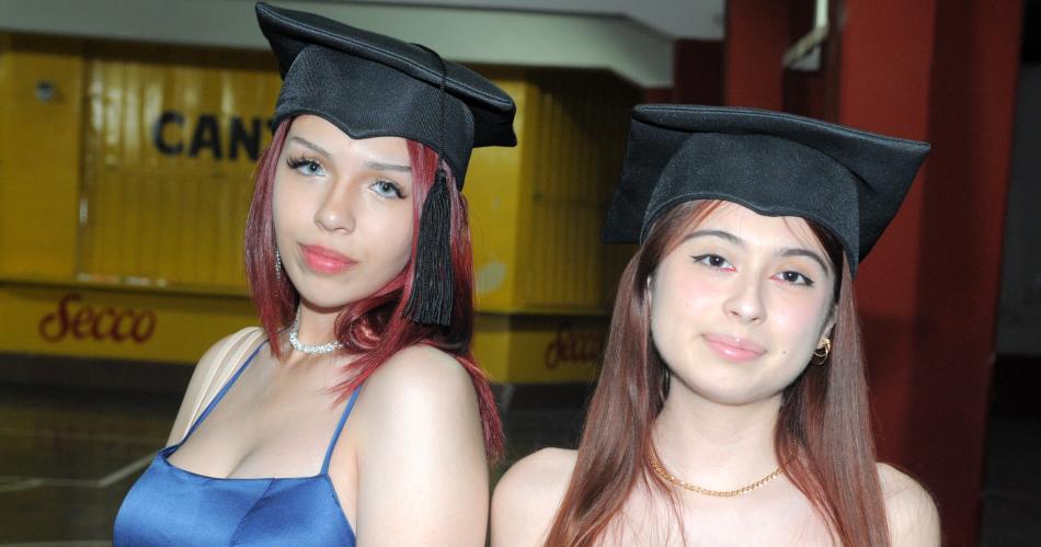 ASICANA VIVIOacute SU NOCHE DE EGRESADOS CON UN EMOTIVO ACTO