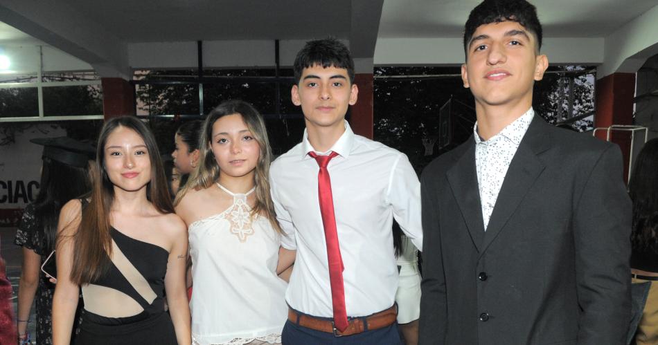 ASICANA VIVIOacute SU NOCHE DE EGRESADOS CON UN EMOTIVO ACTO