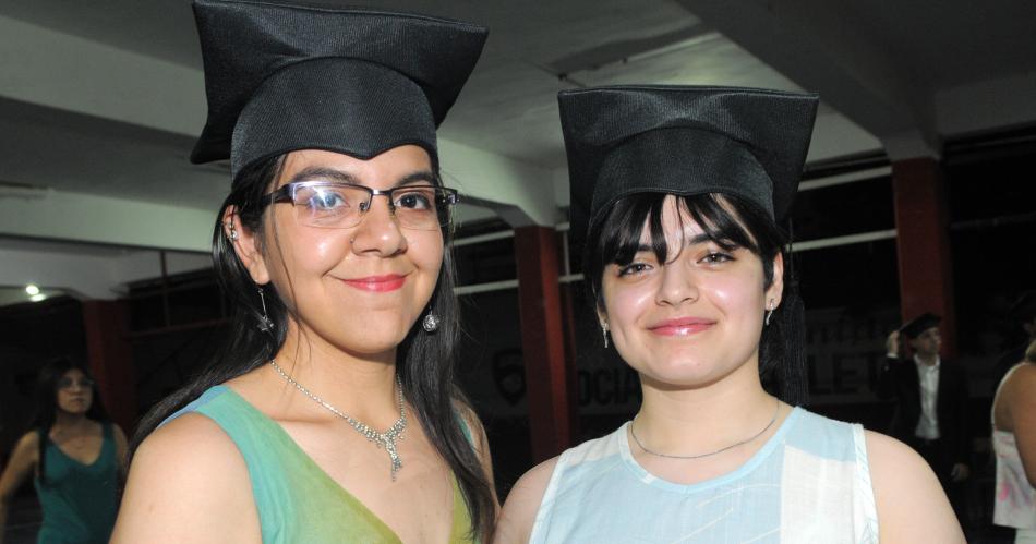 ASICANA VIVIOacute SU NOCHE DE EGRESADOS CON UN EMOTIVO ACTO