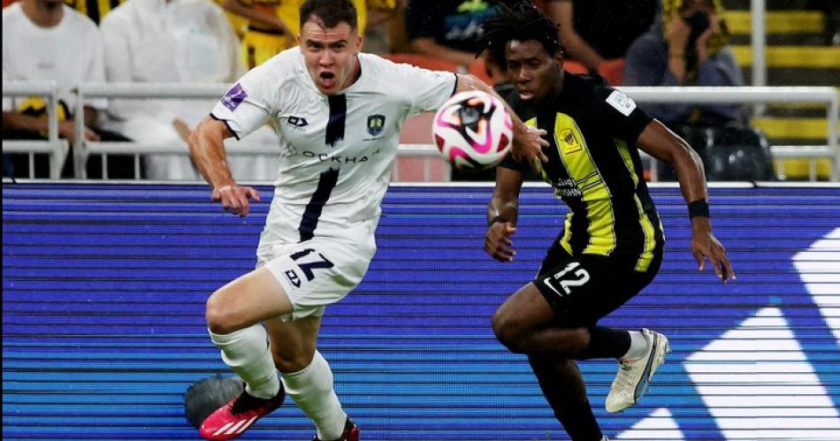 El Al Ittihad de Marcelo Gallardo goleoacute a Auckland City de Emiliano Tade