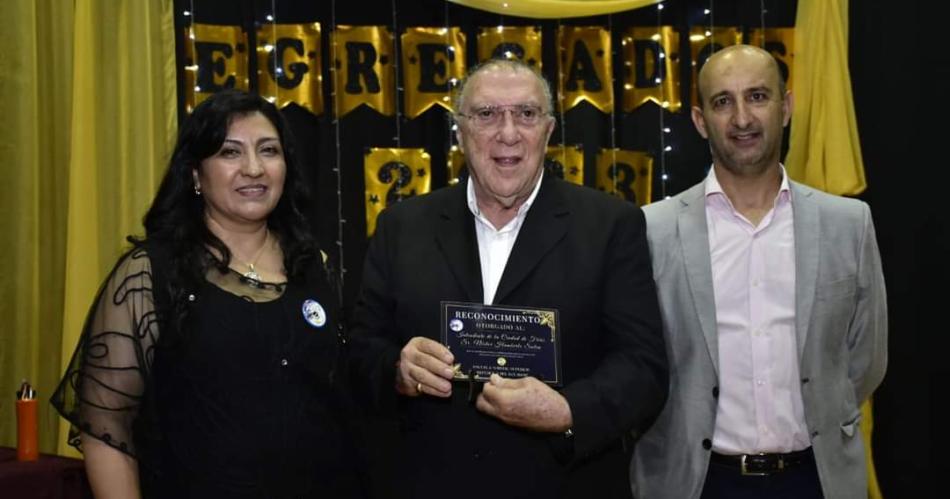 La Escuela Normal de Friacuteas hizo un reconocimiento al intendente Salim