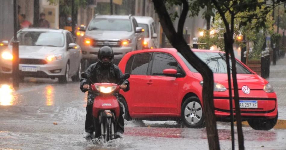 Santiago y otras 11 provincias bajo alerta por tormentas fuertes