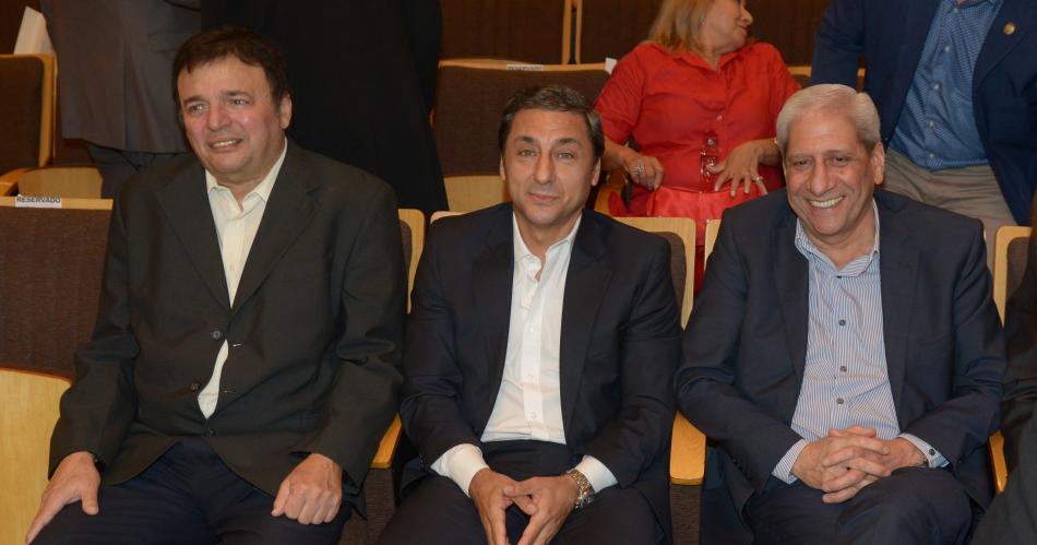 EL CYAC ENTREGOacute LOS PREMIOS CHANGUITOS A SANTIAGUENtildeOS DESTACADOS