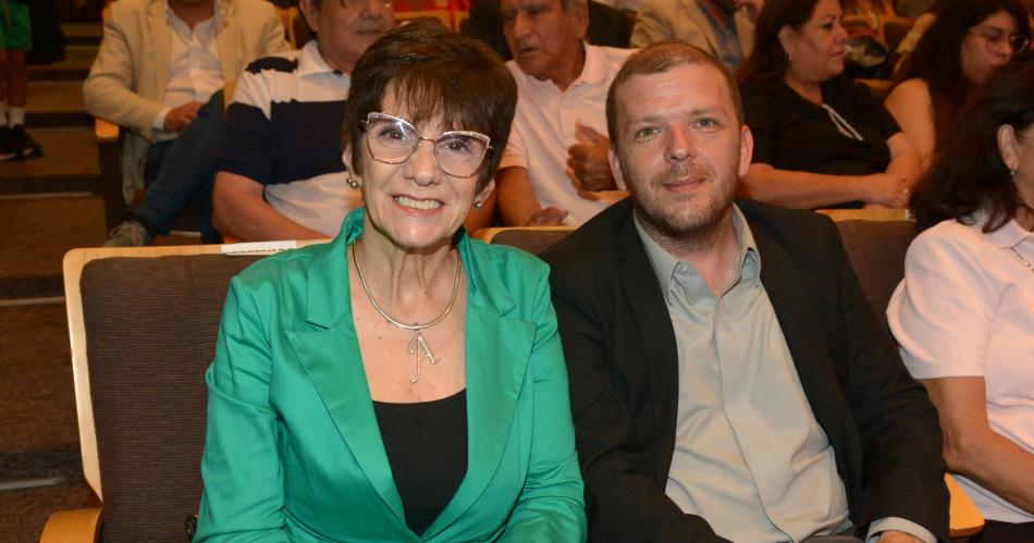 EL CYAC ENTREGOacute LOS PREMIOS CHANGUITOS A SANTIAGUENtildeOS DESTACADOS