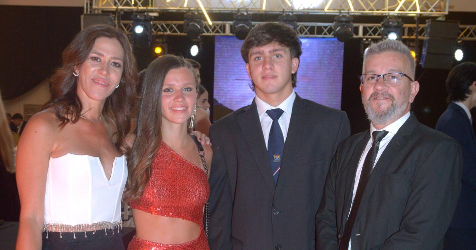 NOCHE DE EGRESO DEL COLEGIO HERMANO HERMAS 