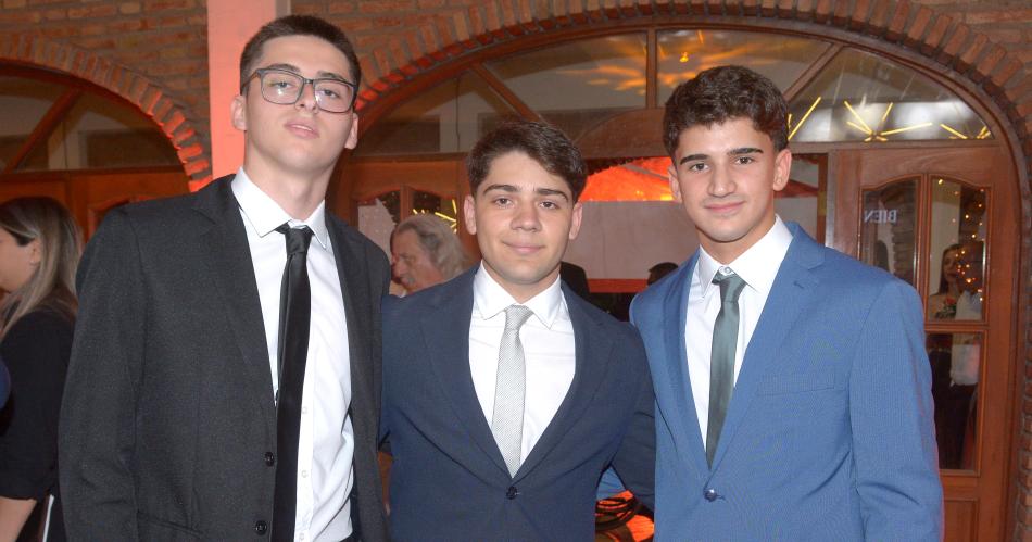 NOCHE DE EGRESO DEL COLEGIO HERMANO HERMAS 