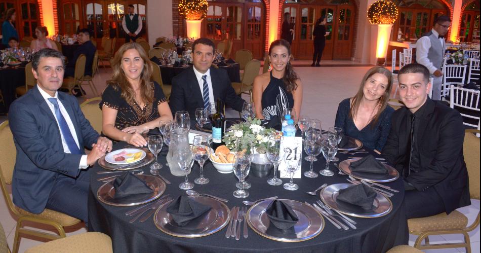 NOCHE DE EGRESO DEL COLEGIO HERMANO HERMAS 