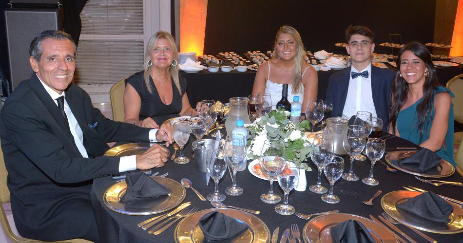 NOCHE DE EGRESO DEL COLEGIO HERMANO HERMAS 