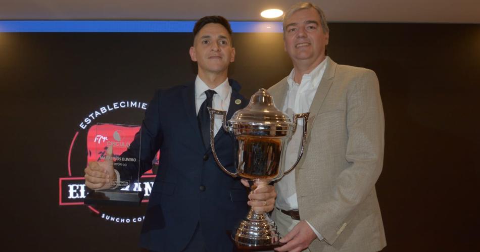 FOTOS Reviviacute lo mejor de la premiacioacuten de la Gran Fiesta del Deporte Santiaguentildeo