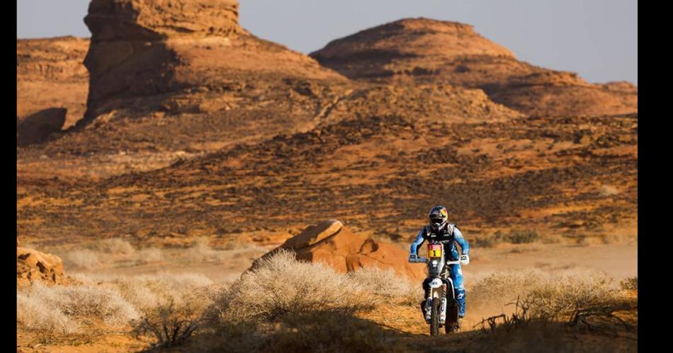 Kevin Benavídes tuvo un día complicado con su moto en el desierto �rabe