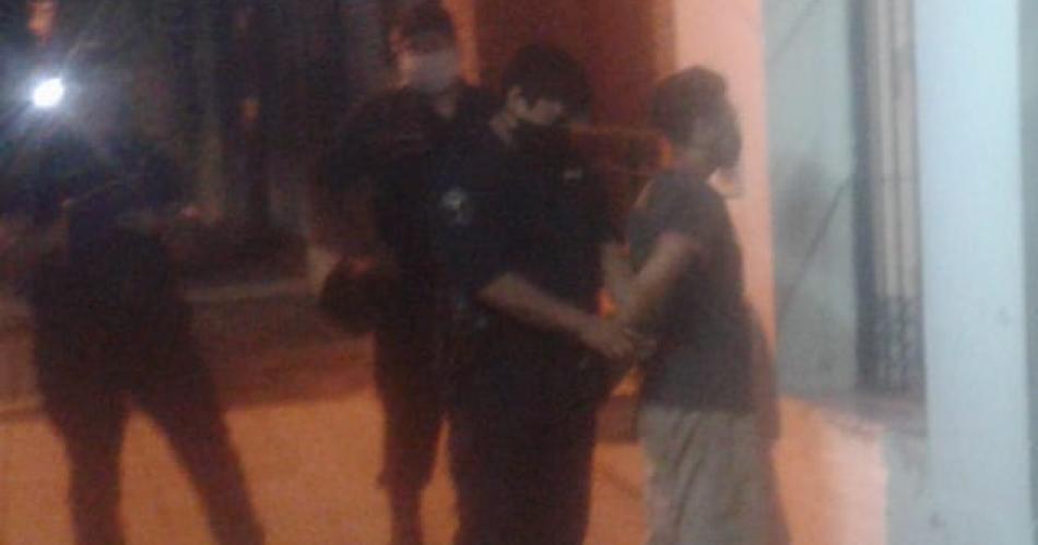 OPERATIVO La policía ingresó a la casa donde estaba el agresor y lo apresó