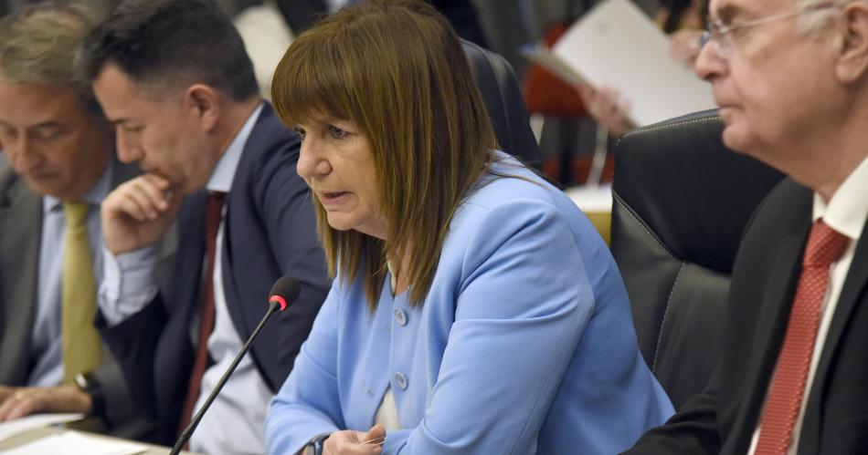 Eliminan de la Ley Oacutemnibus el artiacuteculo que limitaba reuniones de maacutes de tres personas en la viacutea puacuteblica