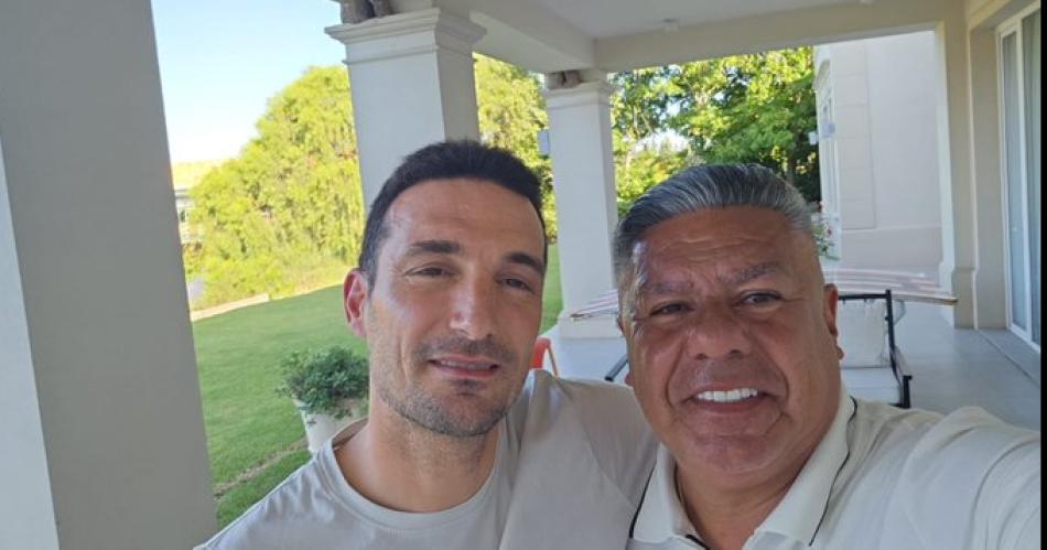 Scaloni y Tapia se reunieron ayer y el DT confirmó que dirigir la Copa América 2024