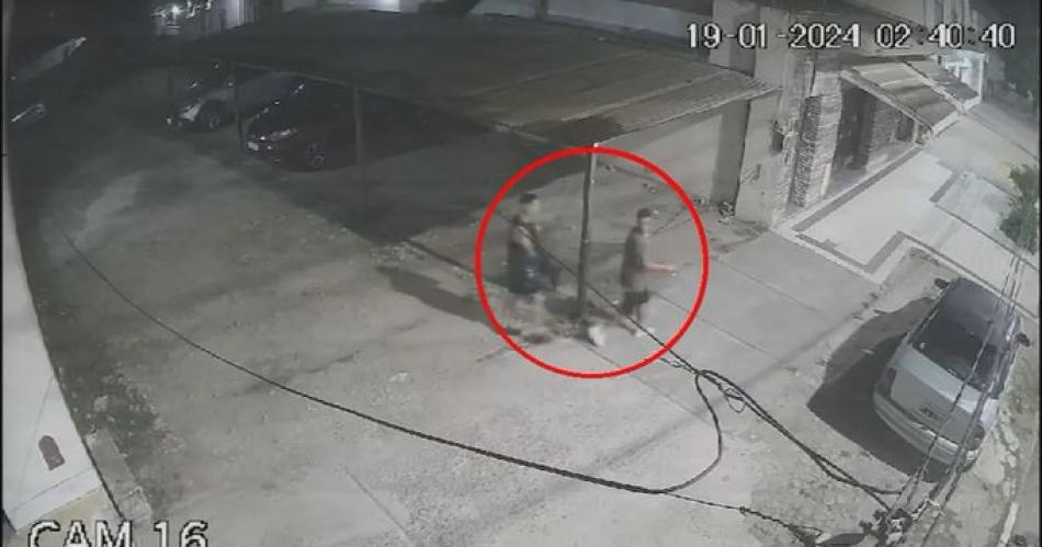 VIDEO Caminando y sin apuro seis presos se fugaron de una comisariacutea