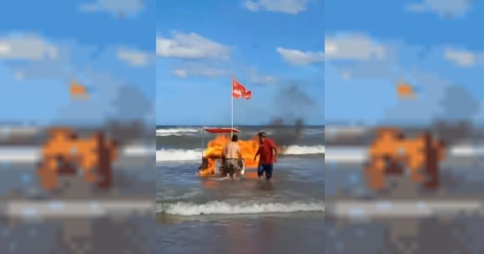 Desesperacioacuten en la playa por un carrito de panchos que se prendioacute fuego