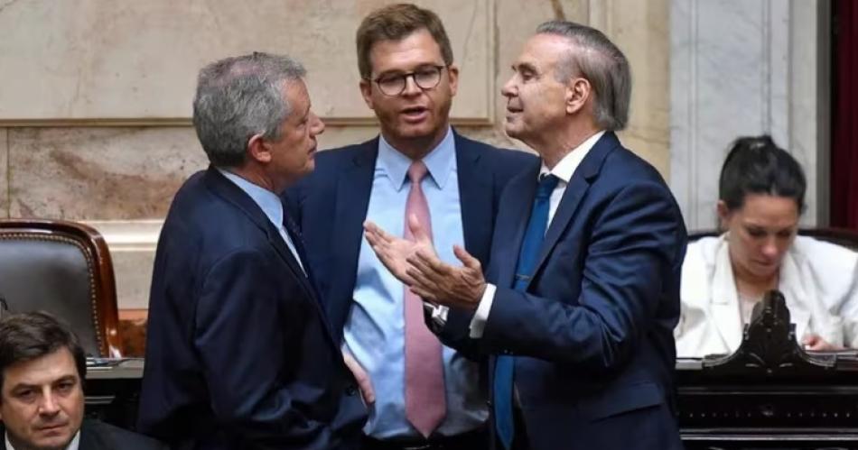 Miguel Ángel Pichetto Emilio Monzó y Nicols Massot del bloque Hacemos Coalición Federal