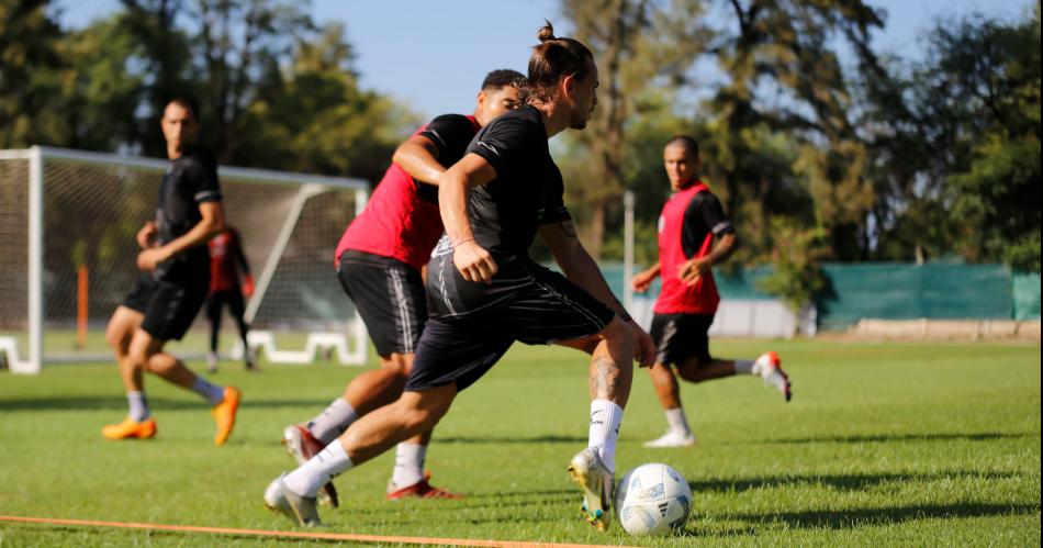 Abel Balbo prepara un equipo dinaacutemico y versaacutetil para el debut de mantildeana