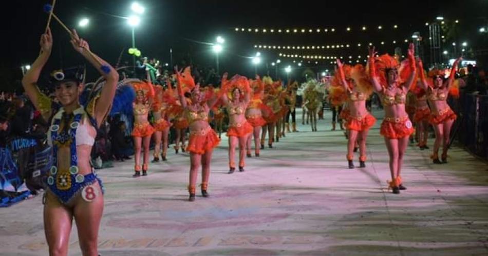 Quimiliacute empieza a palpitar el carnaval con la presentacioacuten de sus corsos
