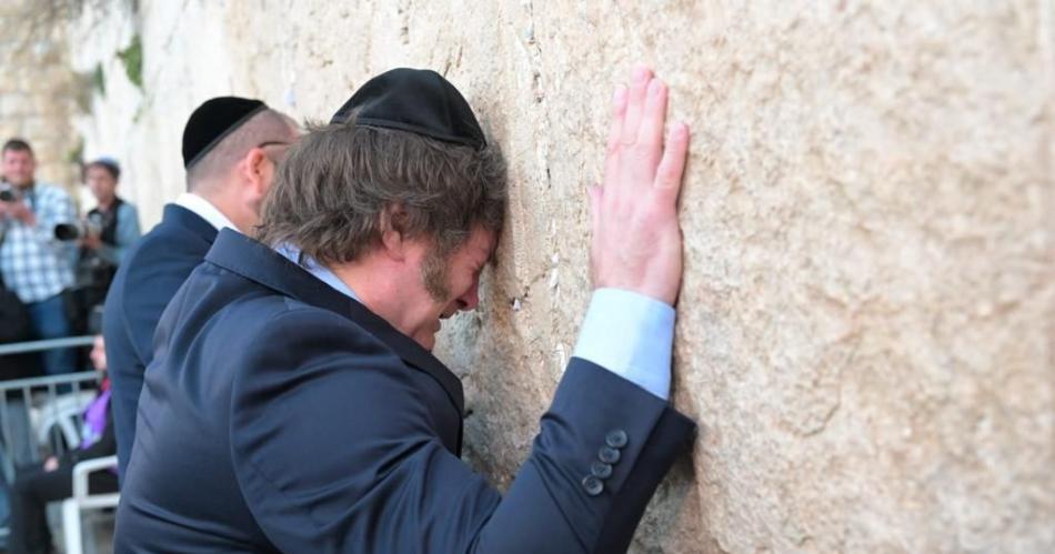 Estamos saliendo- el mensaje de Milei para la Argentina tras visitar el Muro de los Lamentos