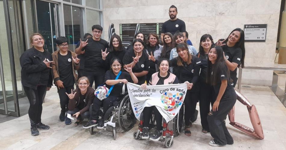 El coro de sentildeas La fuerza del corazoacuten diraacute presente en la vigilia