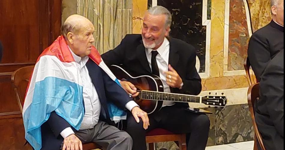 VIDEO Leo Dan y Manuel Wirtz cantaron Santiago querido en Roma