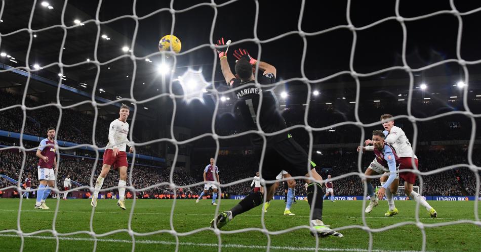 El Dibu no pudo evitar la derrota del Aston Villa