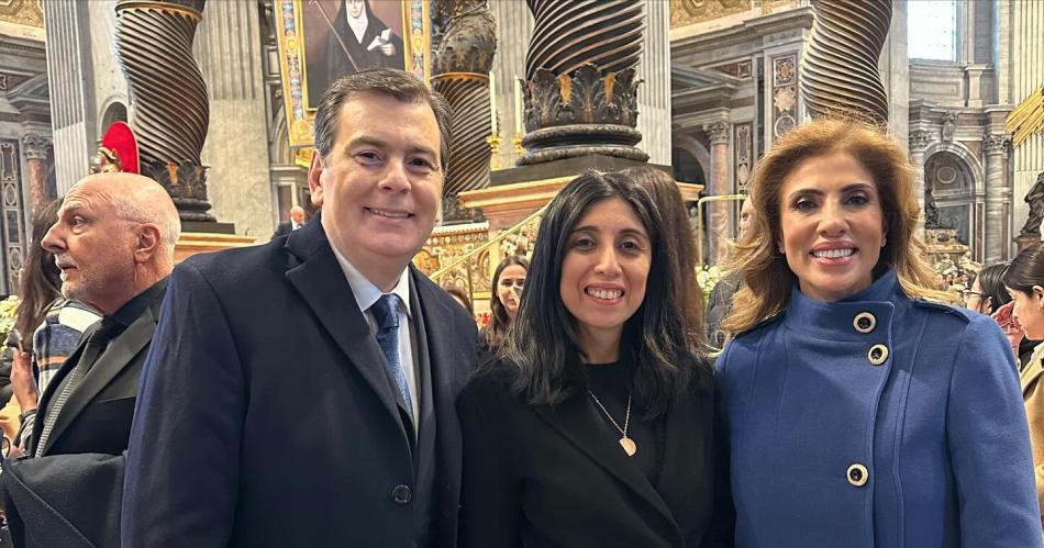 Estamos muy felices como santiaguentildeos remarcoacute el gobernador