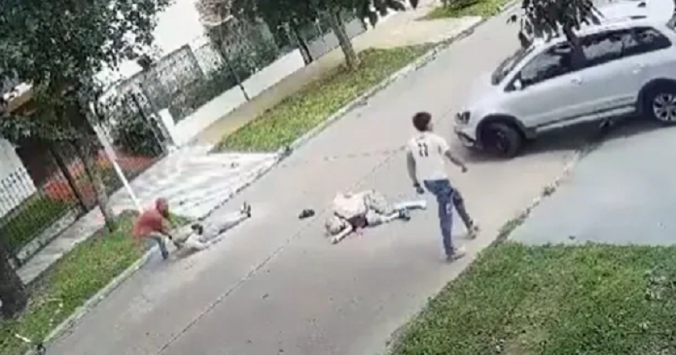 Brutal asalto a pareja de jubilados que habiacutea pinchado la rueda de su auto