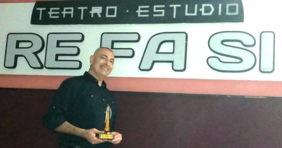 Jorge Canllo recibioacute el Faro de Oro VIP por su apoyo al teatro independiente