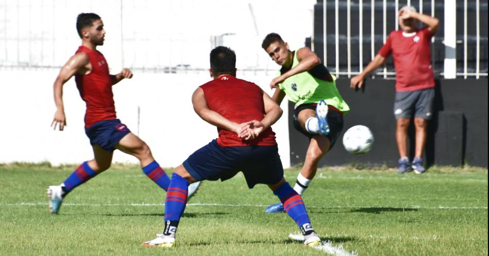 Central Coacuterdoba ganoacute un amistoso ante Guumlemes en el Alfredo Terrera