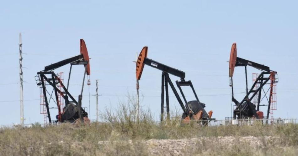 Gobernadores patagoacutenicos analizan suspender la produccioacuten de petroacuteleo desde el mieacutercoles