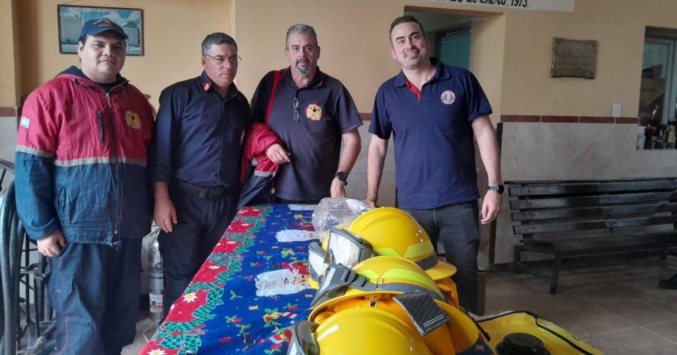 Los Bomberos Voluntarios recibieron elementos para combatir el fuego