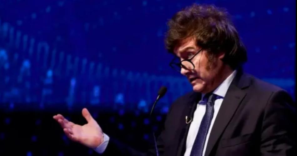 Milei puso pantildeos friacuteos a la disputa y envioacute los fondos para el transporte a Chubut