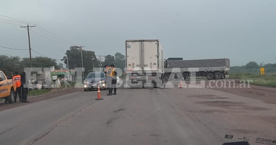 Choque de camiones en la Ruta 34- uno de los choferes quedoacute atrapado