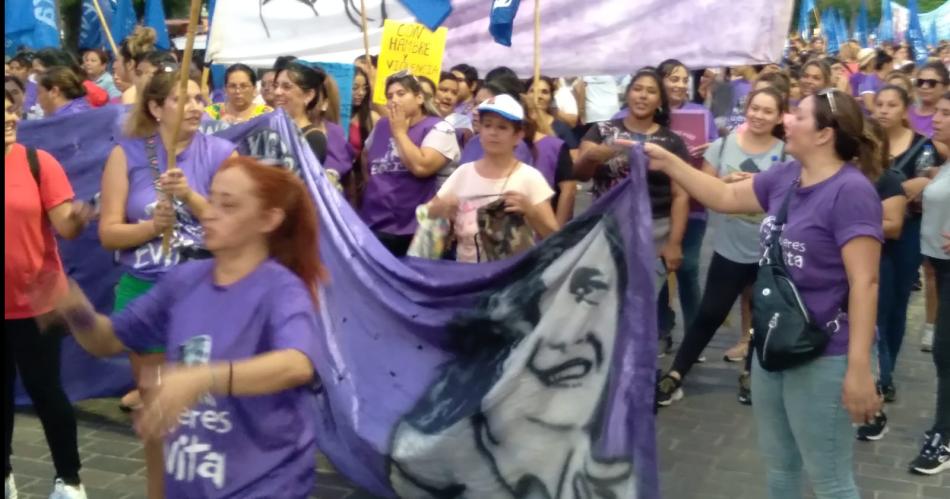 Marcha del 8M en Santiago- Las mujeres no somos la casta