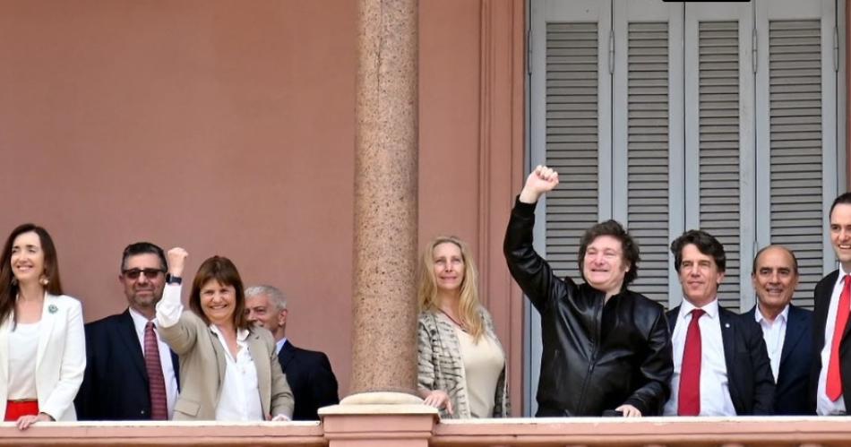 Milei se subioacute el sueldo un 48-en-porciento- y tambieacuten el de los demaacutes cargos jeraacuterquicos