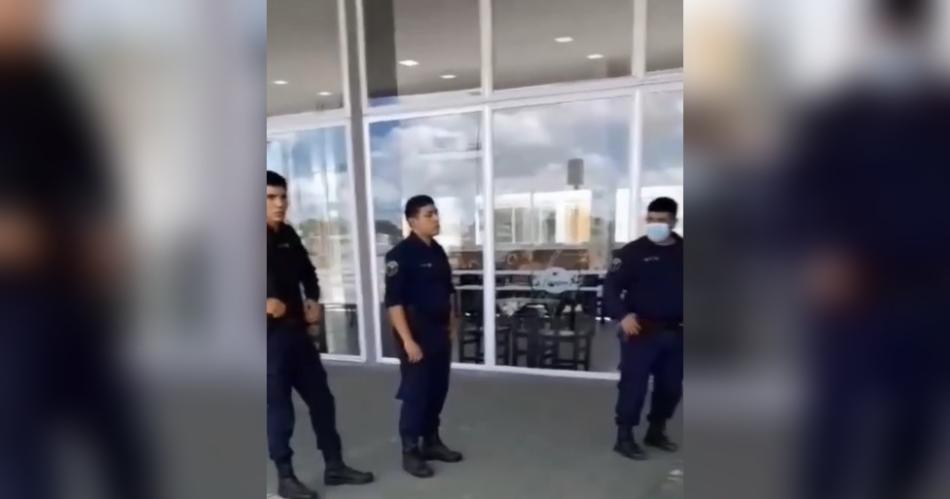 VIDEO  Se fugoacute del hospital con su hijo enfermo y fue interceptada por la Policiacutea