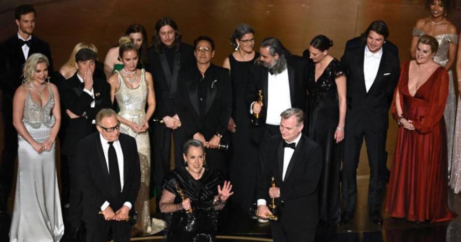 El Oscar a Mejor Peliacutecula y 7 estatuillas fueron par Oppenheimer pero Messi se llevoacute todas las mirada