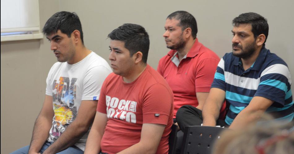 BENEFICIADOS- Campos (rojo delante) y Rubín (atr�s también de rojo) ser�n excarcelados por un jueza de Control y Garantías hoy o mañana