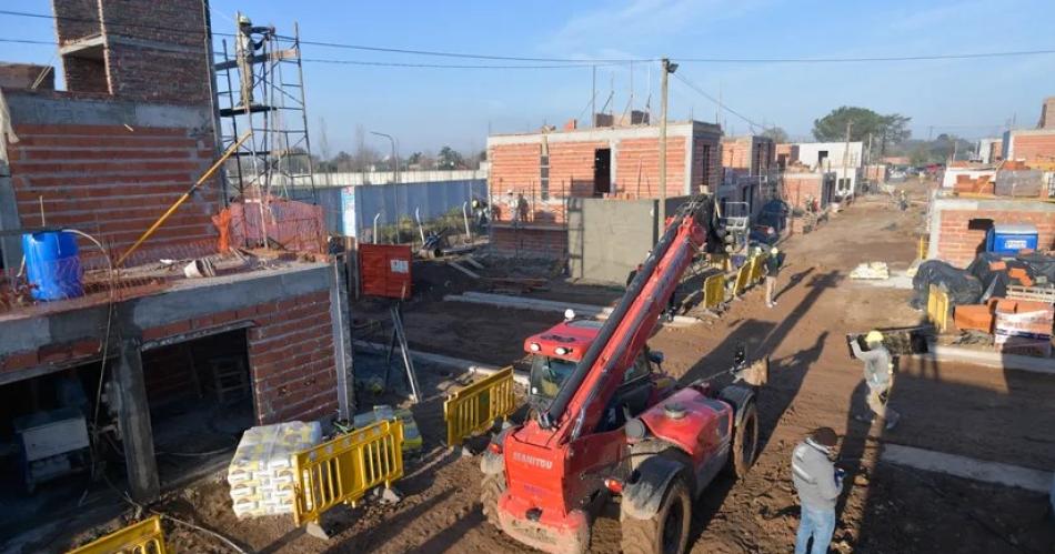 Gobierno frenoacute maacutes de 2 mil obras puacuteblicas- 200 mil empleos en riesgo