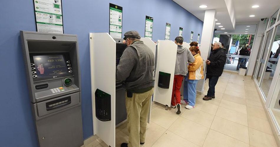 Provincia Capital y La Banda pagaraacuten sueldos de marzo el mismo diacutea