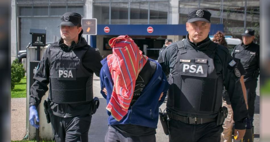 Quisieron traficar maacutes de 40 kilos de cocaiacutena en la bodega de un avioacuten con destino a Europa
