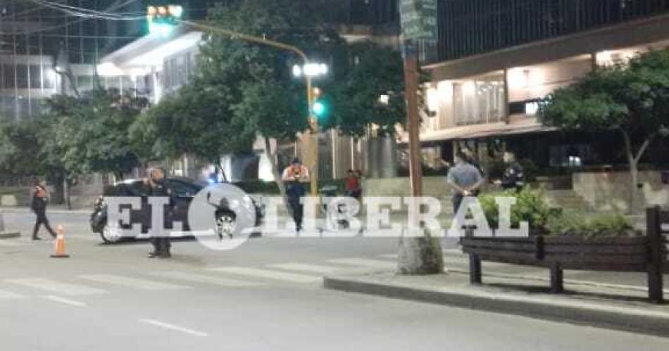 Dos heridos tras fuerte choque en la madrugada en plena Av Belgrano
