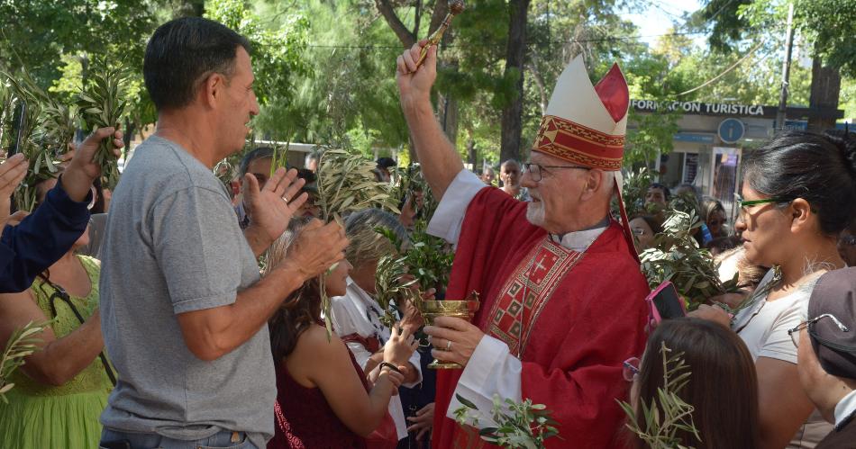 La Iglesia Catoacutelica de Santiago del Estero comenzoacute a transitar el camino hacia la Pascua